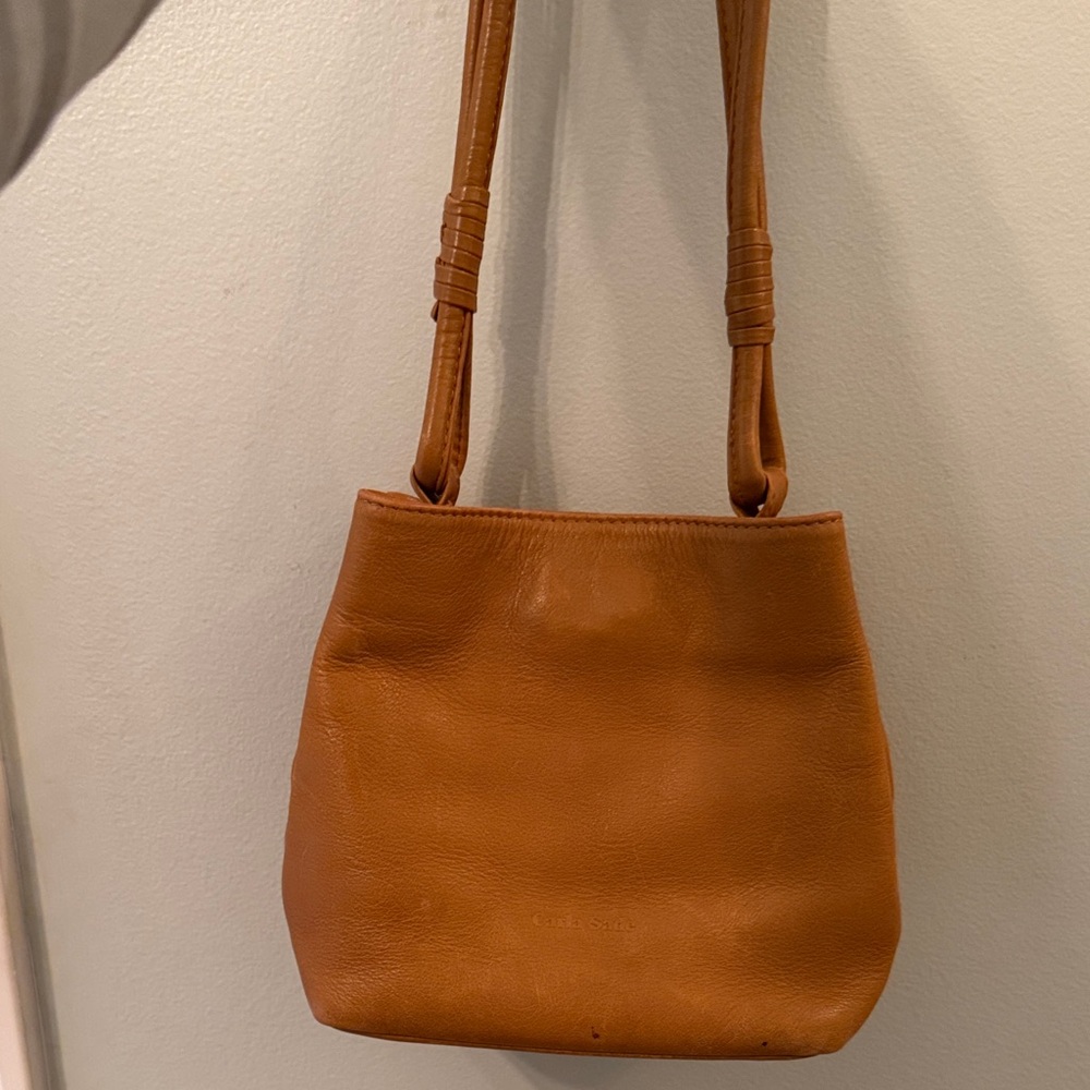 Elegant Tan Leather Shoulder Bag